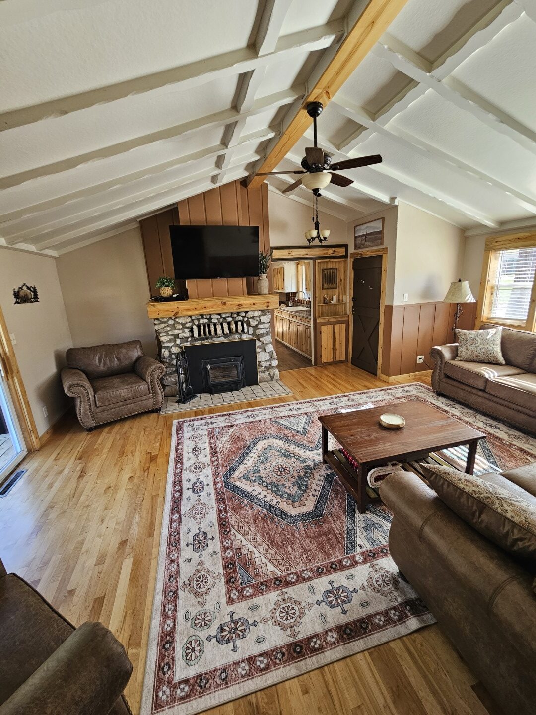 Ponderosa Cottage Livingroom