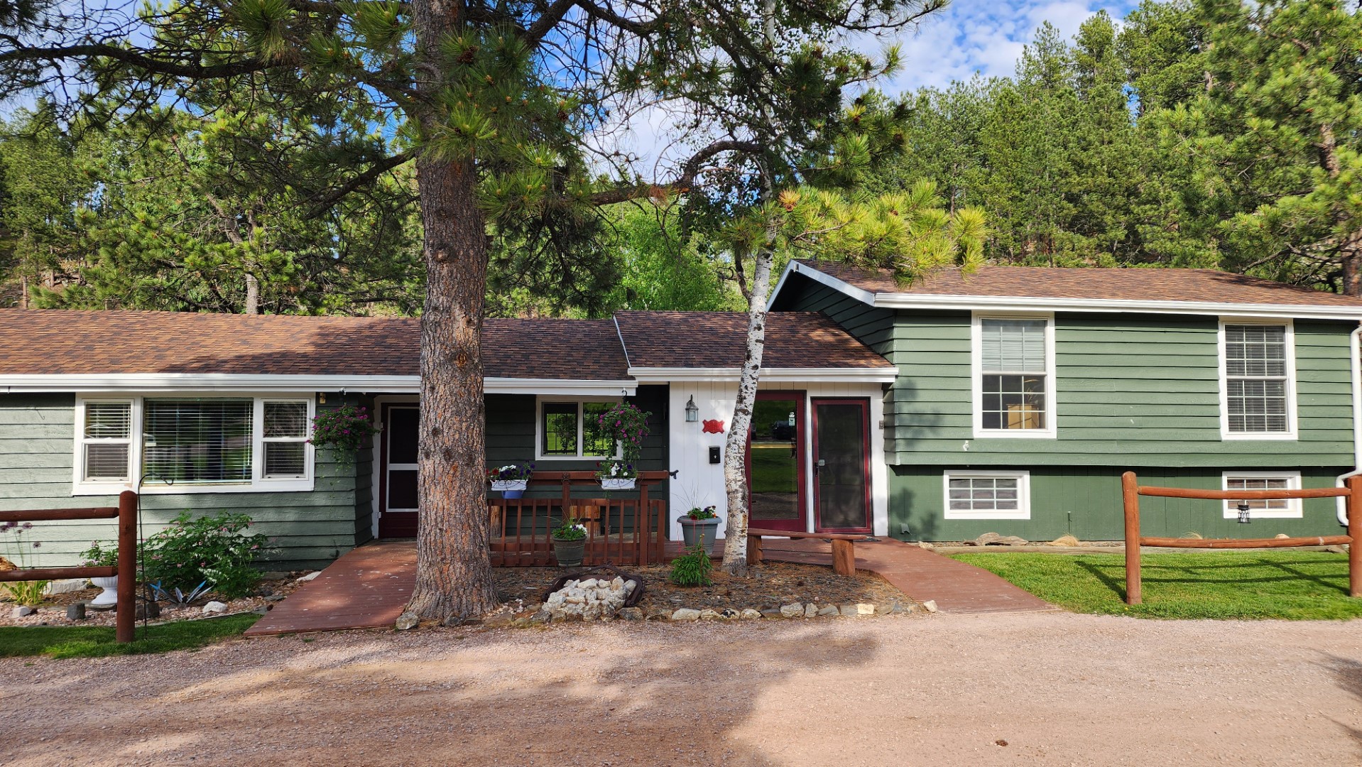 Ponderosa Cottage exterior